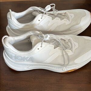 Hoka White Athletic Shoes with Breathable Mesh and Streamlined Design women’s